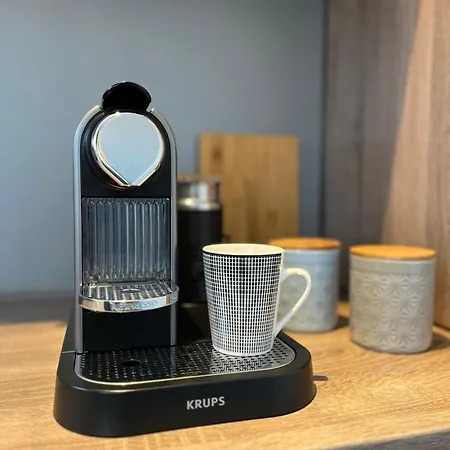 Ruhige Lage, Gute Anbindung, Frisch Renoviert Appartement *